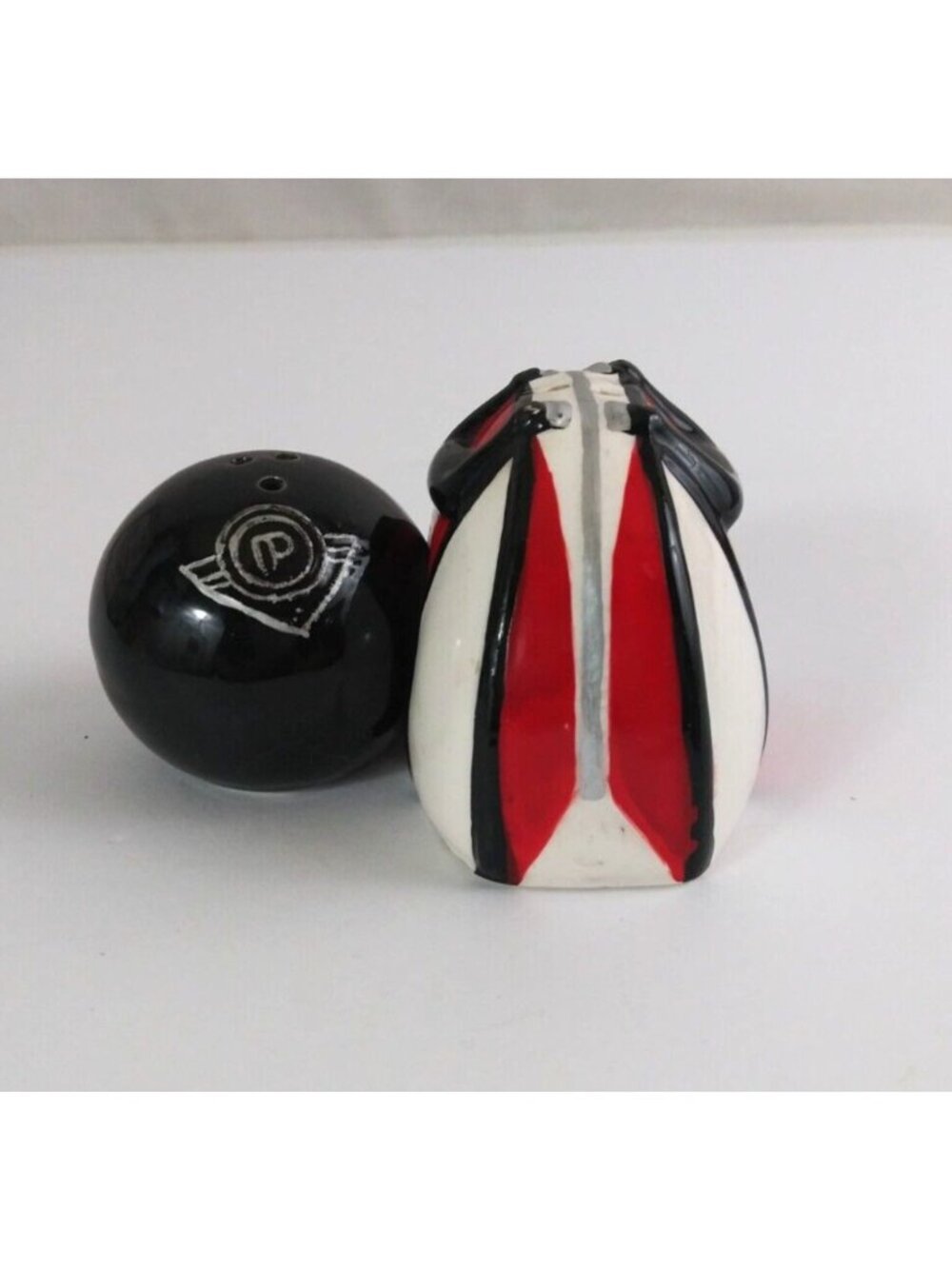 1991 Enesco The Official Bowling Club Bowling Ball & Bag Salt & Pepper Shakers